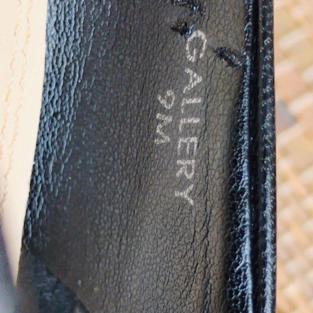 Classic Women's Tahari Black Leather Gallery Pumps size 9M US - Picture 14 of 15